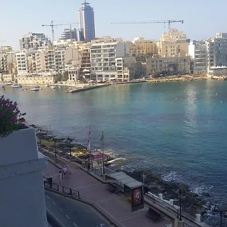 St Julians' Sea Front, Spectacular View, شقة